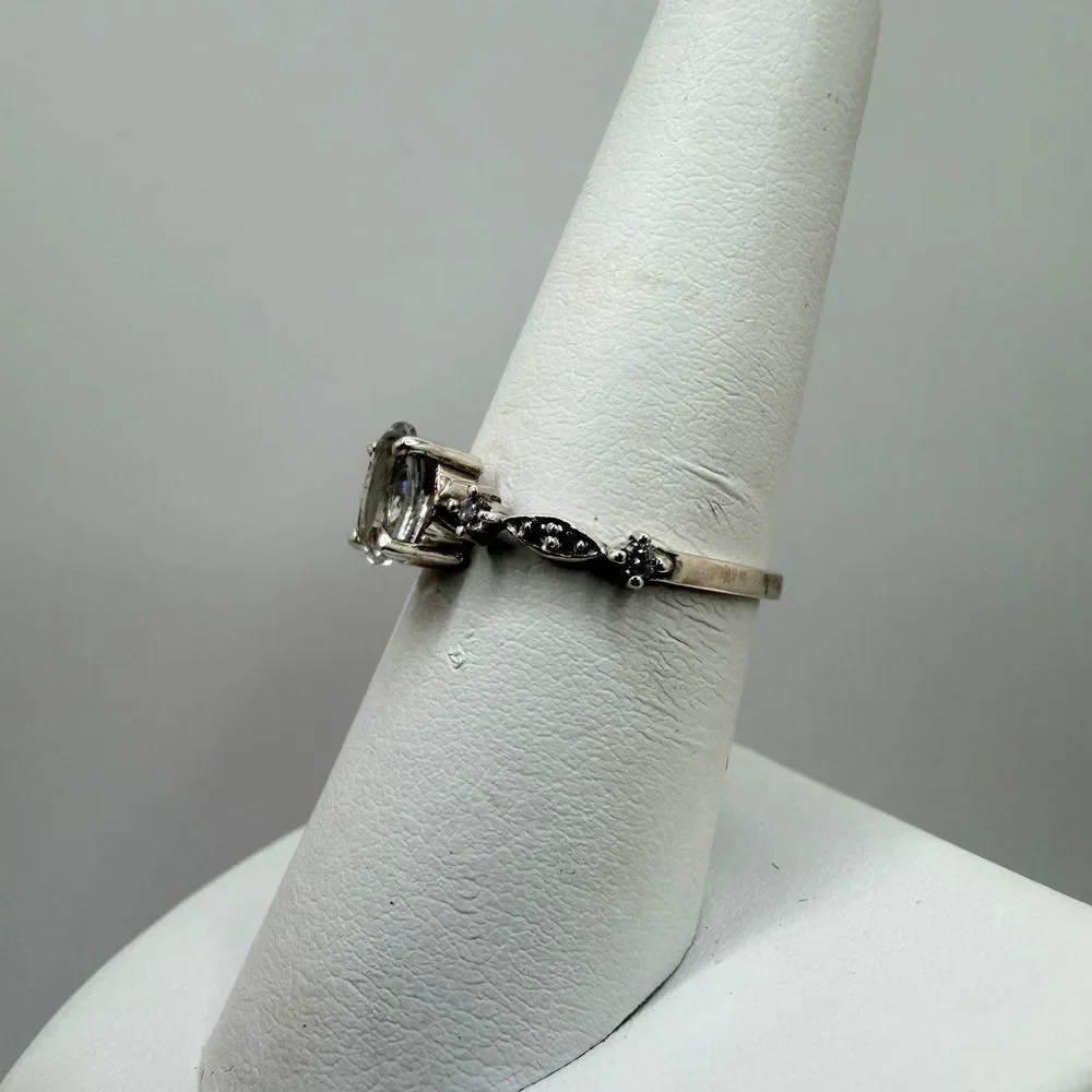 NWOT 5x7mm oval cut, light‎ Aquamarine ring w/ accent cz diamonds in solid 925!